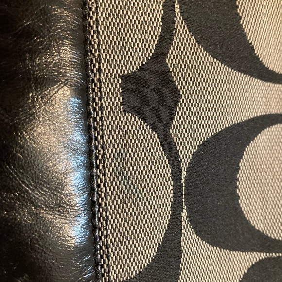 COACH signature stripe  No. 12429
SHOULDERBAG tote VNTG and wallet - Picture 6 of 16